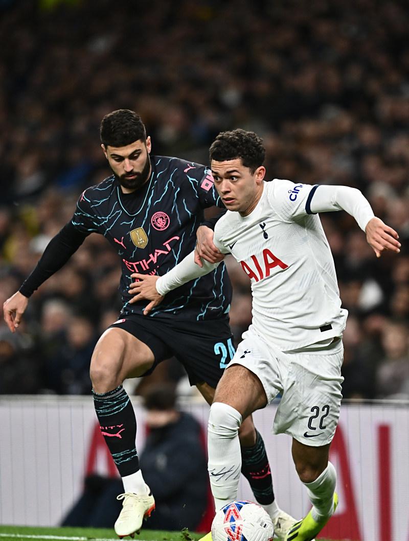 包含伯恩利客场被热刺绝杀，遭遇连败的词条