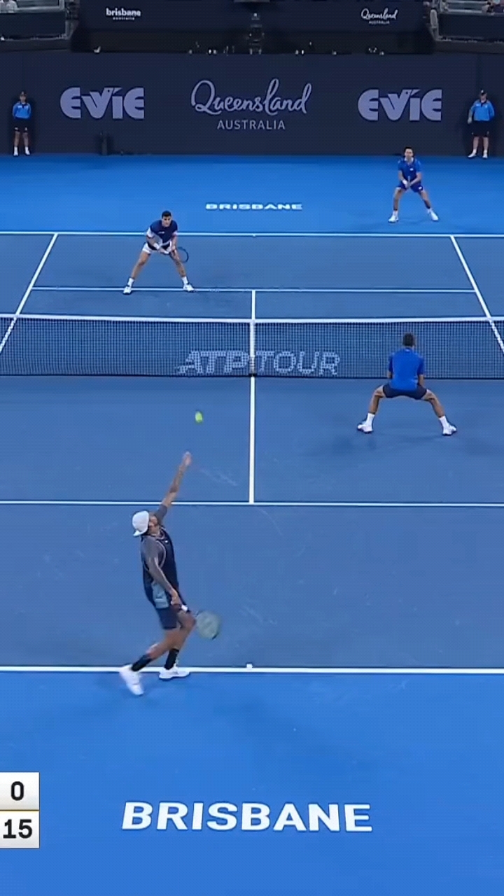 英国网球队力克意大利网球队，克耶高斯送出助攻的简单介绍