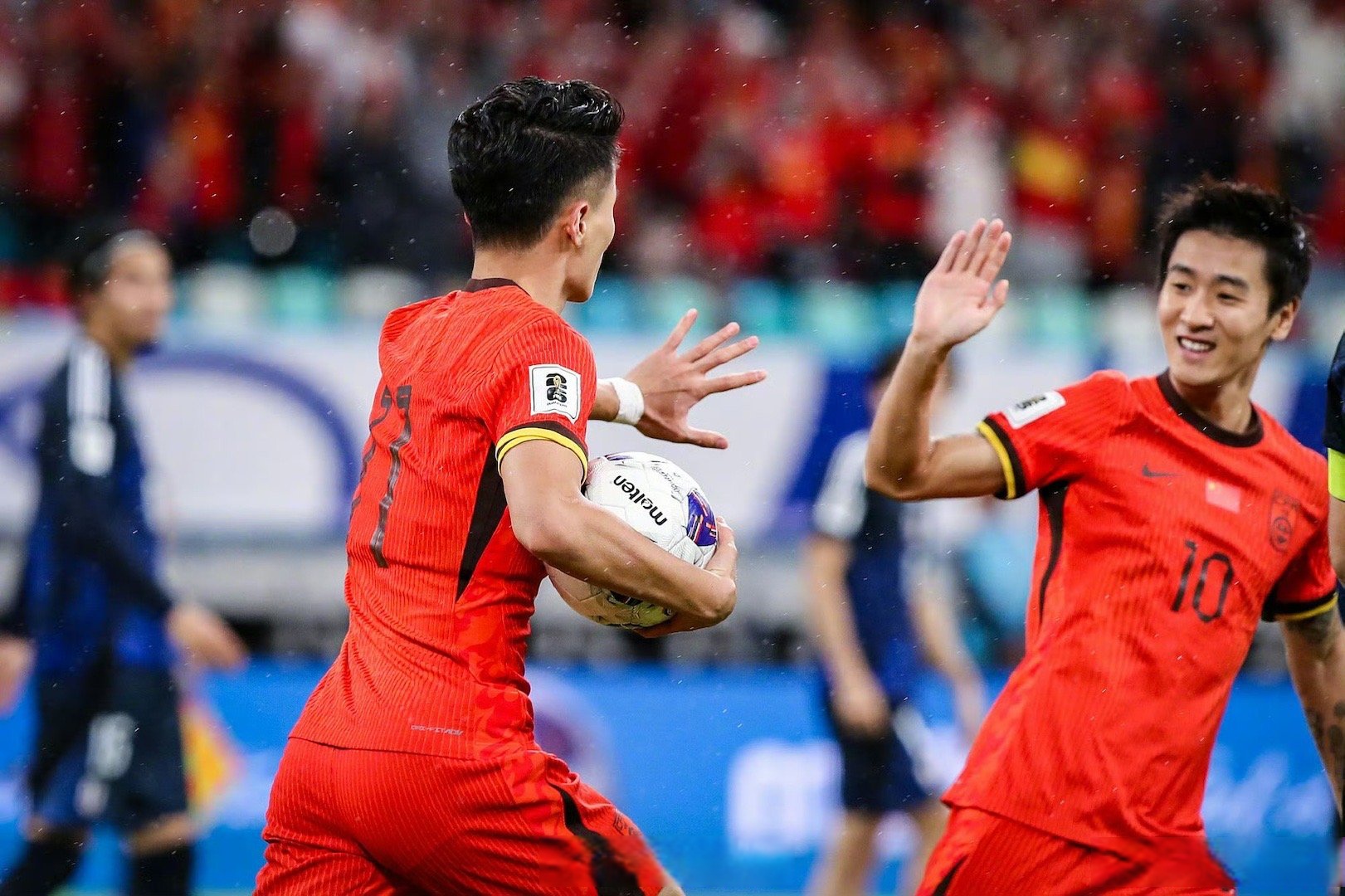 关于哥伦比亚国脚破门得分，助球队战胜对手的信息