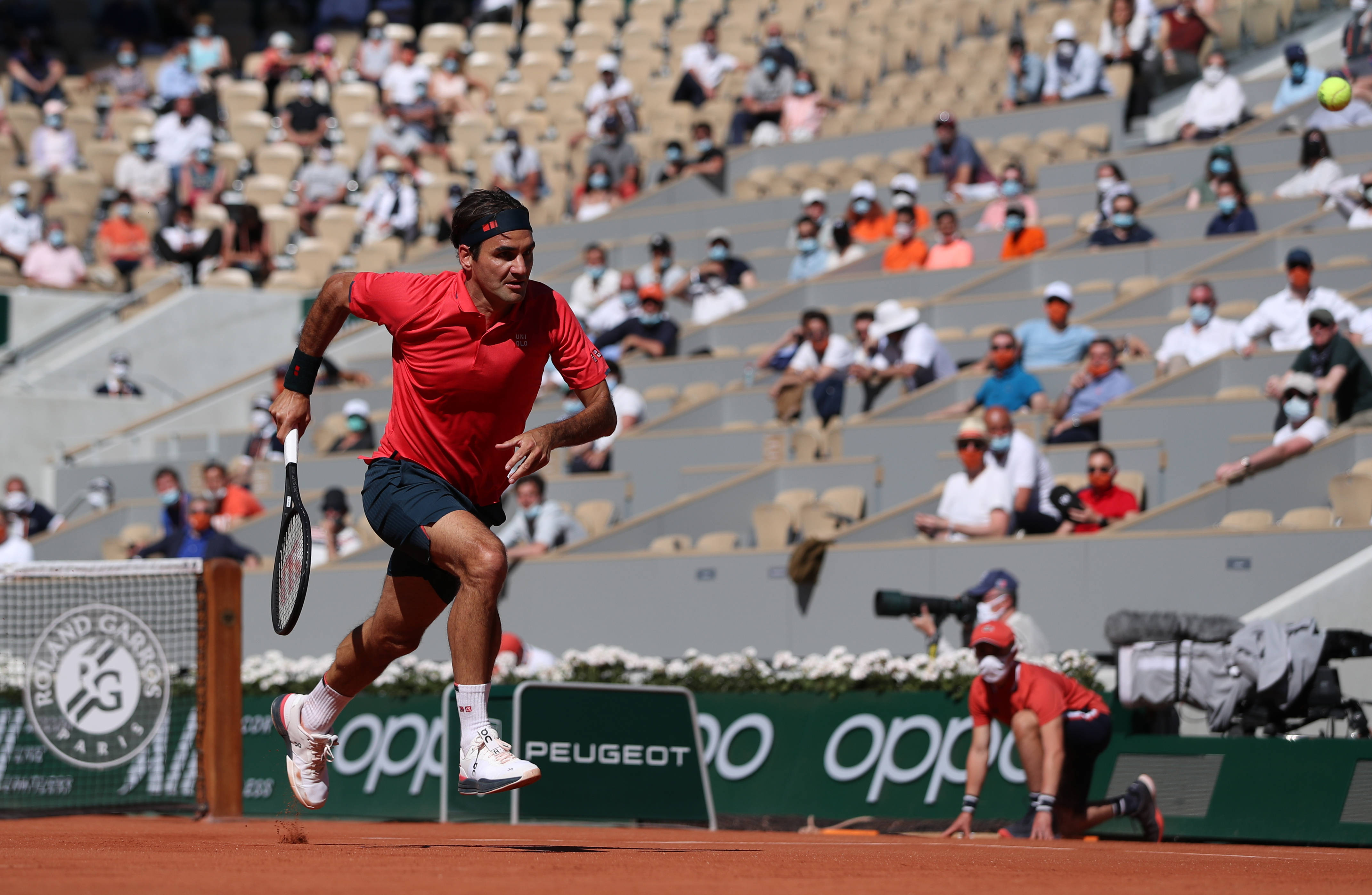 关于美国网球队鏖战欧洲网球队，费德勒统治全场的信息