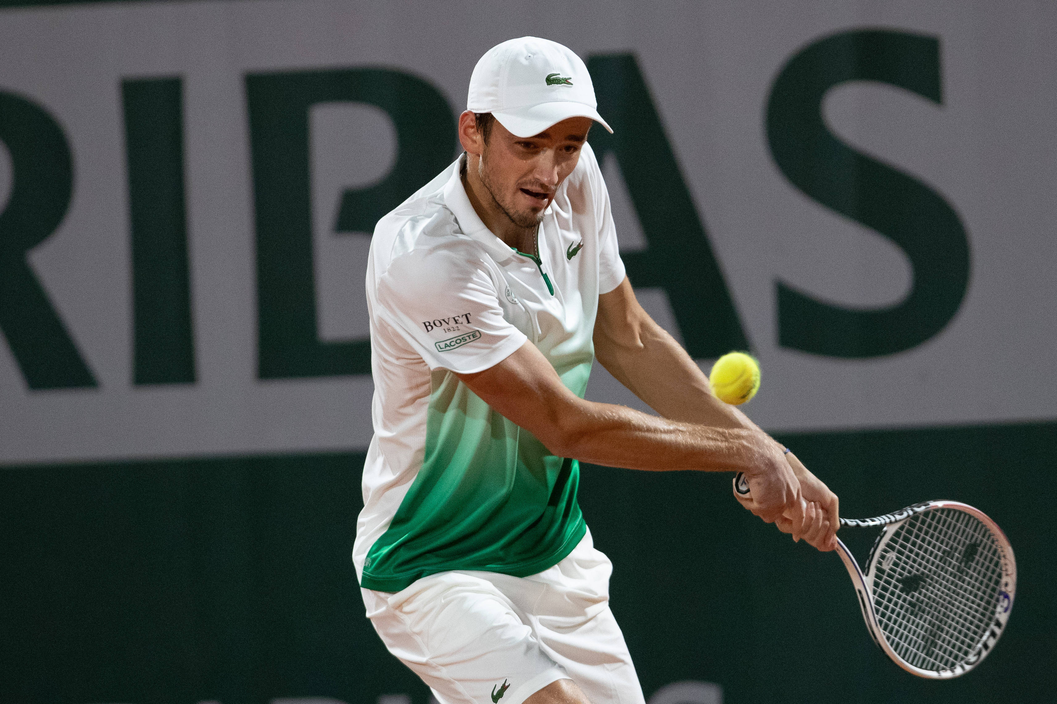 关于意大利网球队轻取世界网球队，梅德韦杰夫打破历史纪录的信息