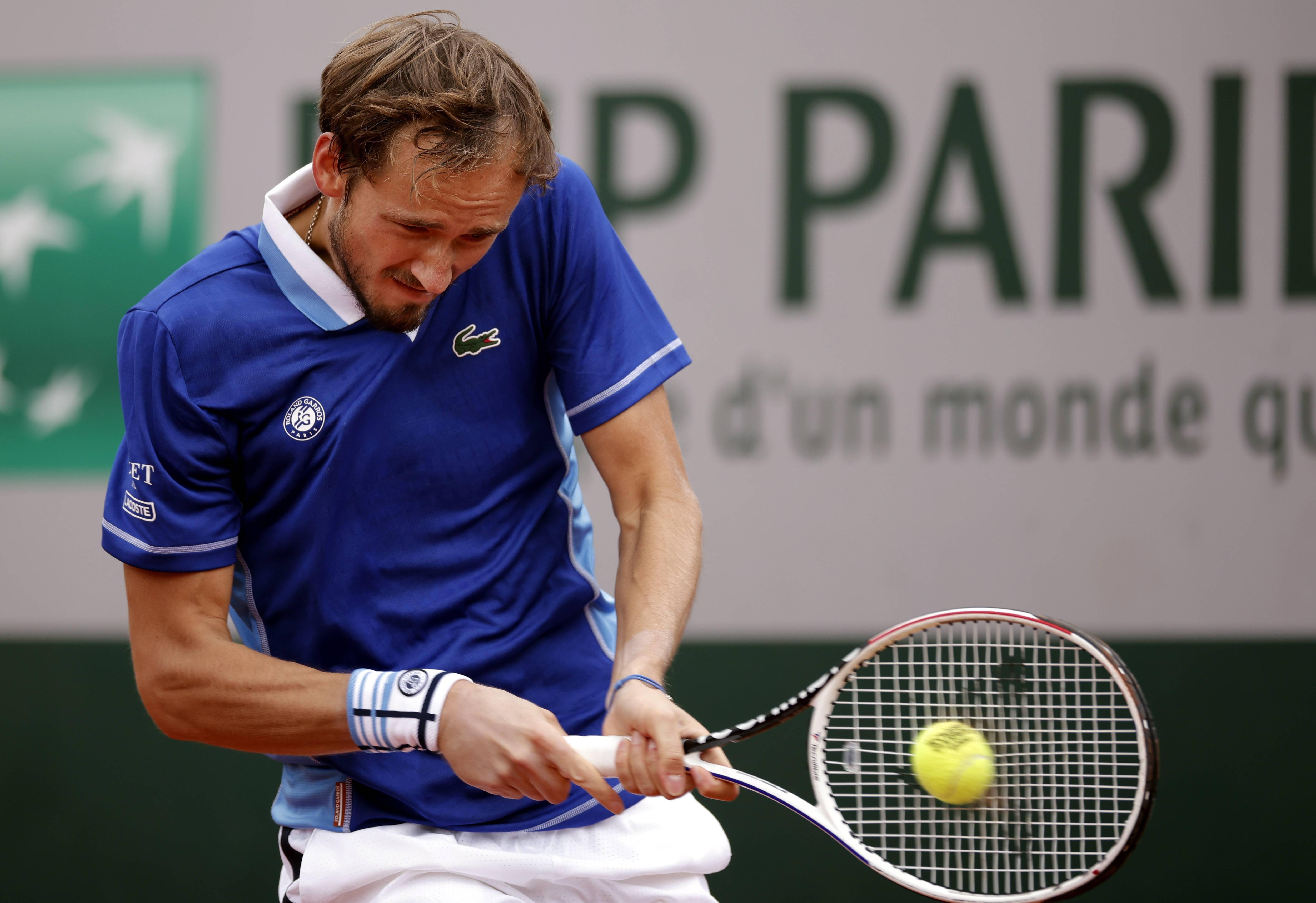 德国网球队翻盘美国网球队，梅德韦杰夫统治全场的简单介绍