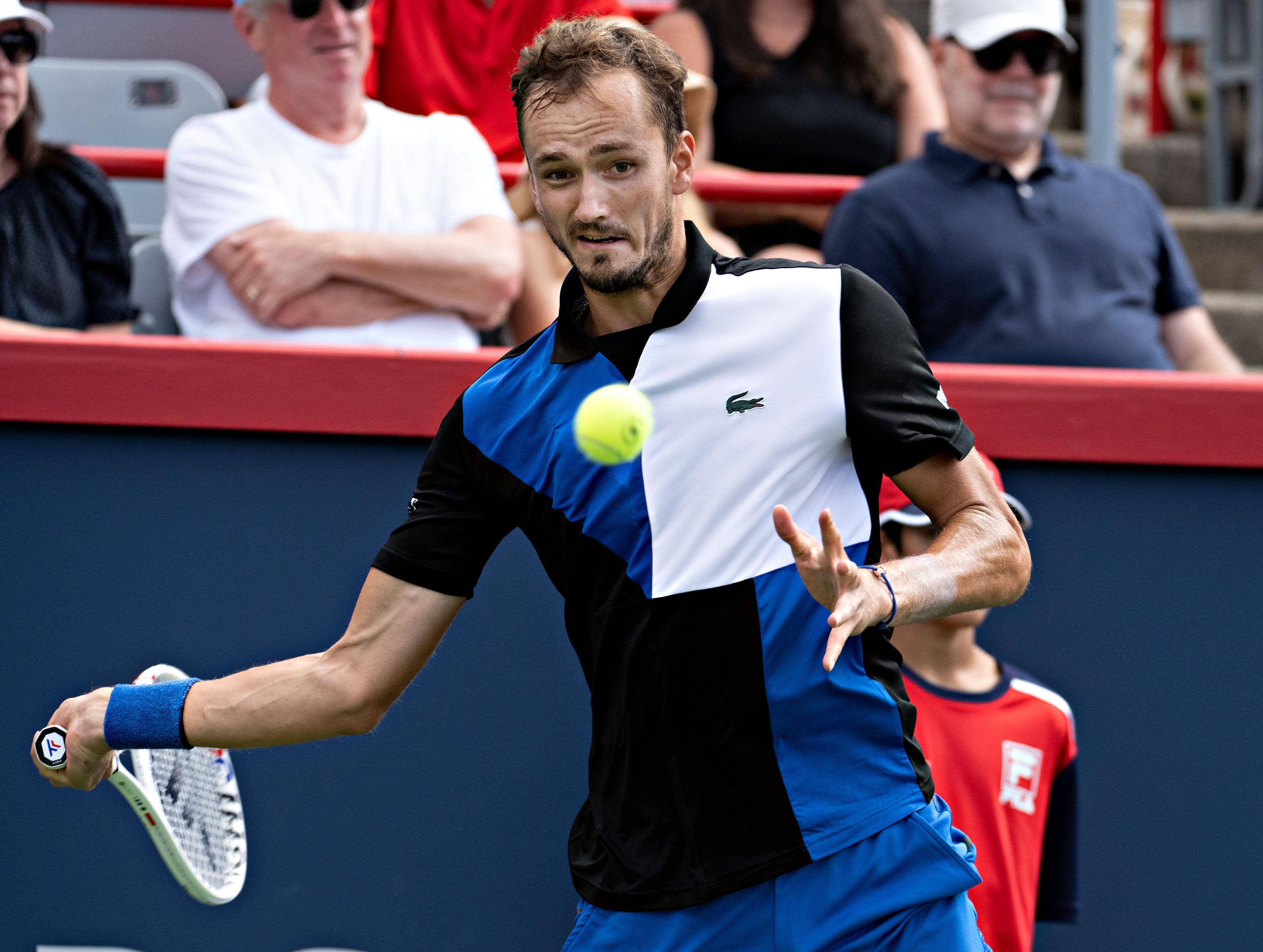 美国网球队爆冷英国网球队，克耶高斯一己之力扛起全队的简单介绍