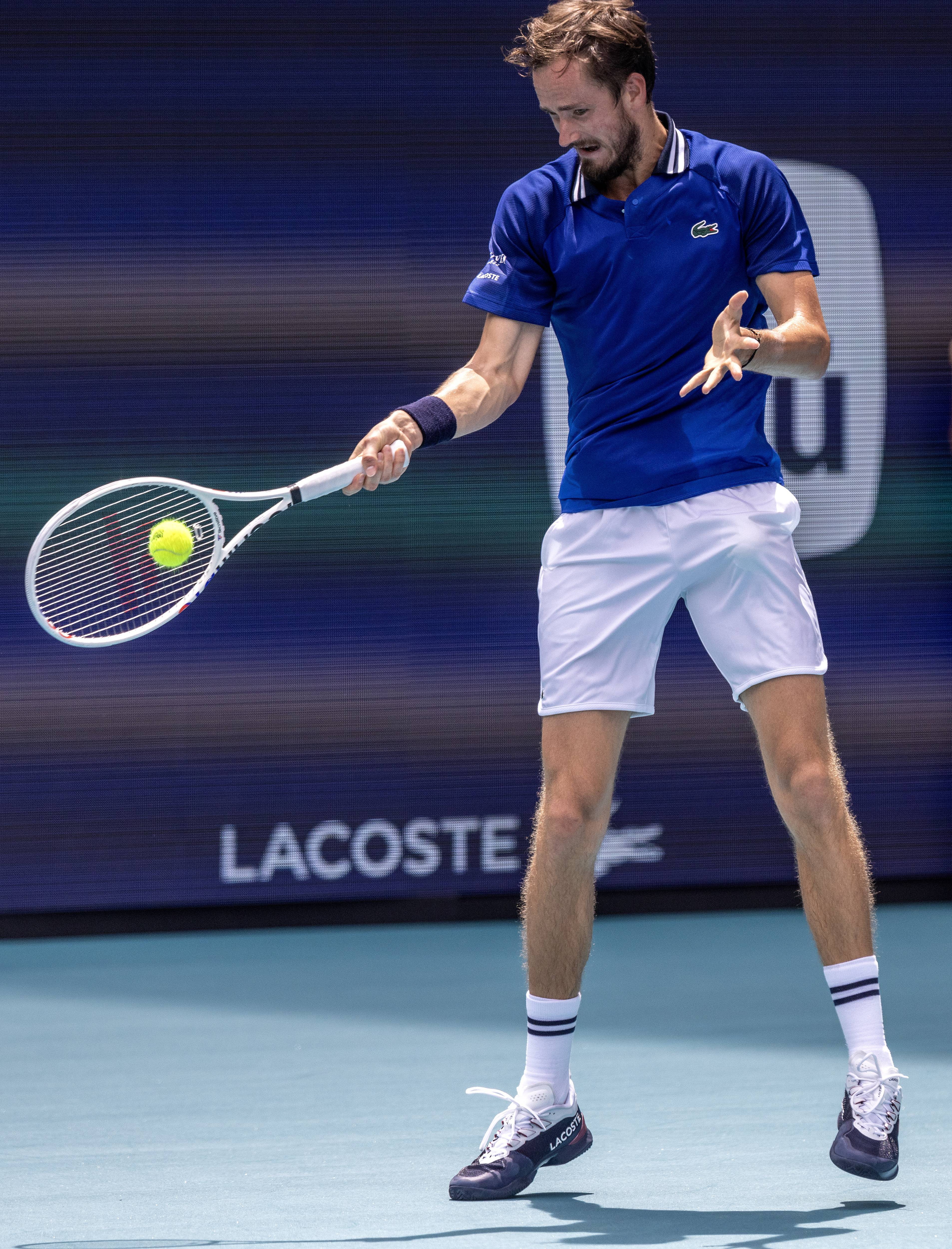 包含欧洲网球队绝地反击西班牙网球队，梅德韦杰夫高光表现的词条