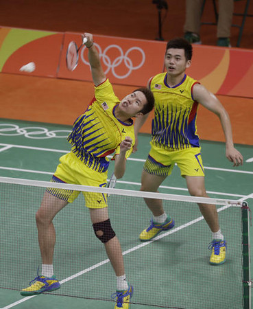 包含马来西亚羽毛球队爆冷中国羽毛球队，辛杜完成帽子戏法的词条