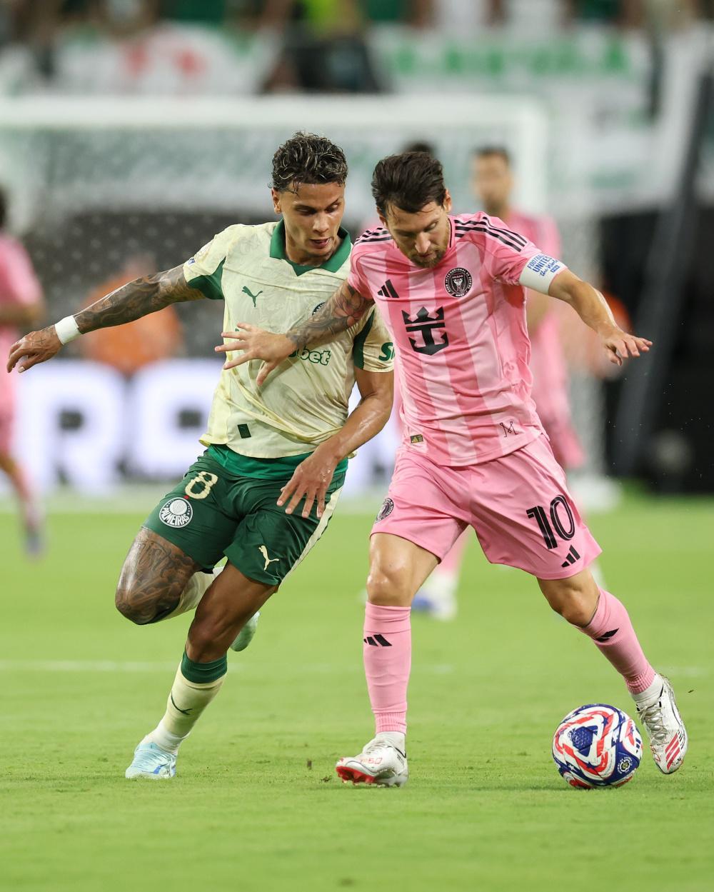 包含英格兰完胜国际米兰，卡瓦哈尔状态火热的词条