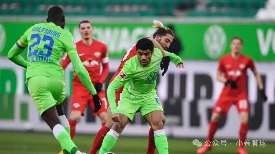 不莱梅球员配合默契,轻松击败对手 不莱梅球员配合默契,轻松击败对手