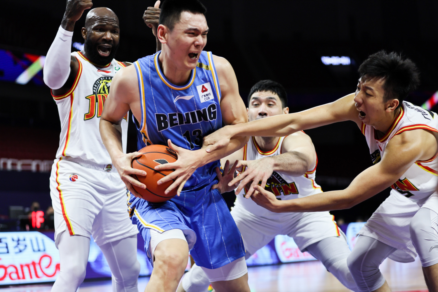 包含重点比赛备战紧张，球员状态火热！的词条