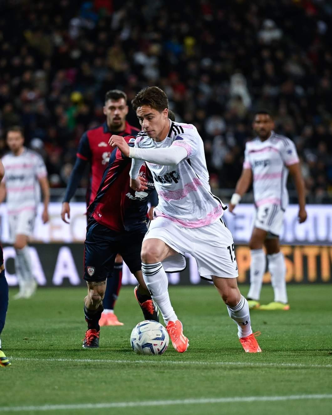 关于尤文图斯客场战胜那不勒斯，保持不败纪录的信息