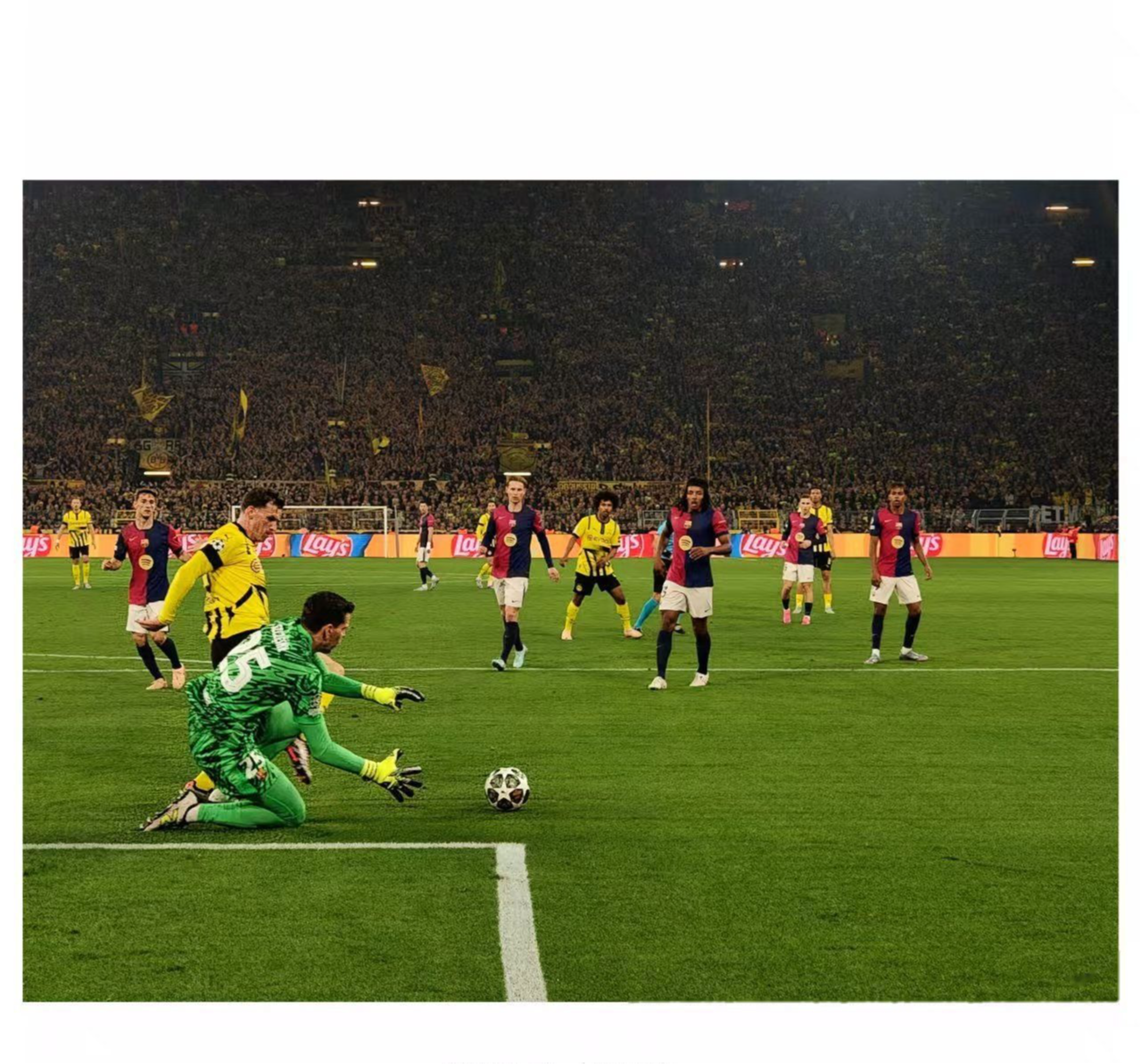 开云在线直播-包含热门对决：球场上的激烈较量吸引眼球的词条