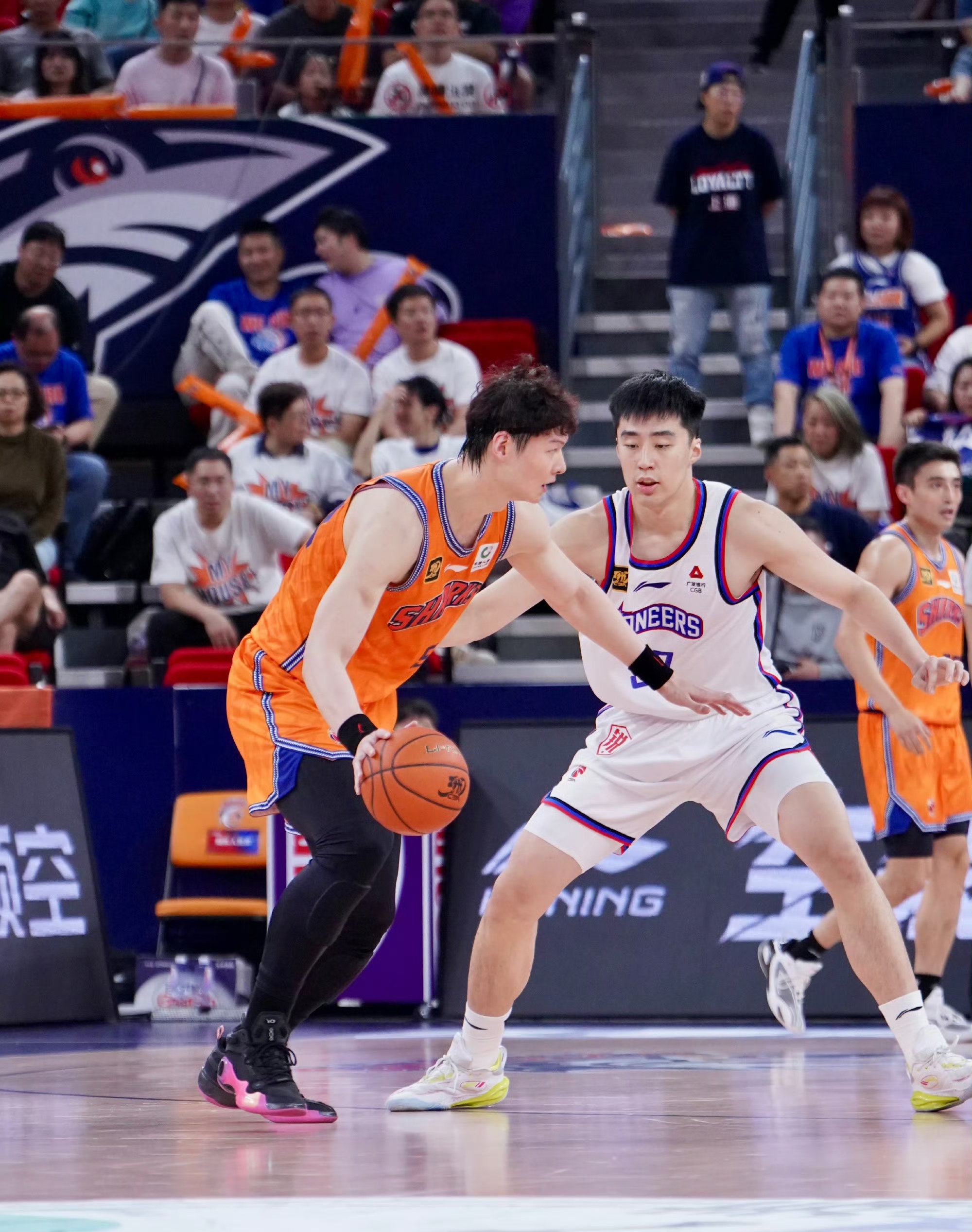 CBA球队备受困扰，管理混乱陷入泥潭