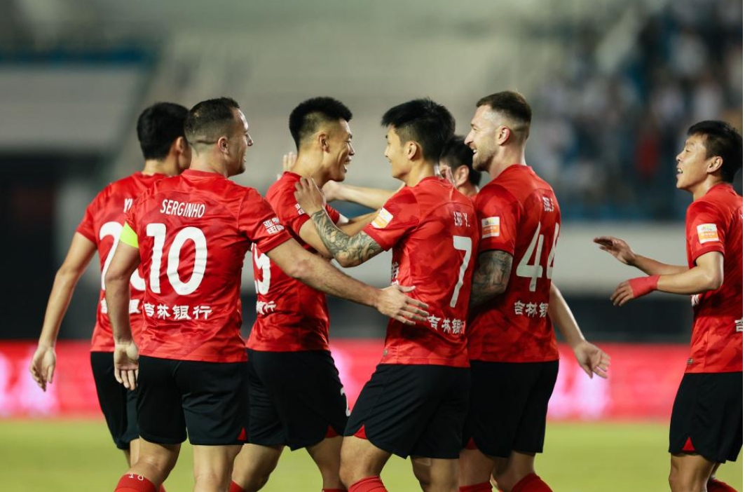 包含强队对决：球队备战脚步加快，备战力度倍增的词条