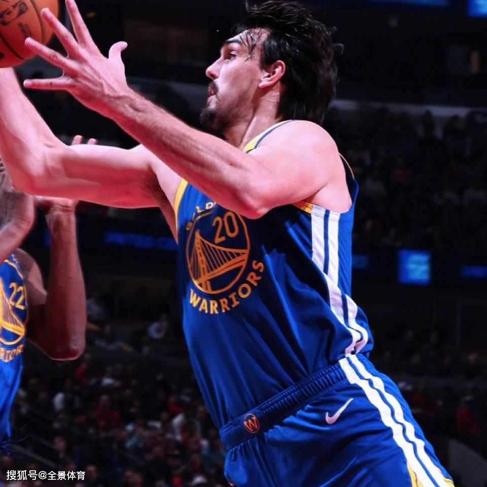 关于火箭逆转勇士B队，拉文完成帽子戏法的信息