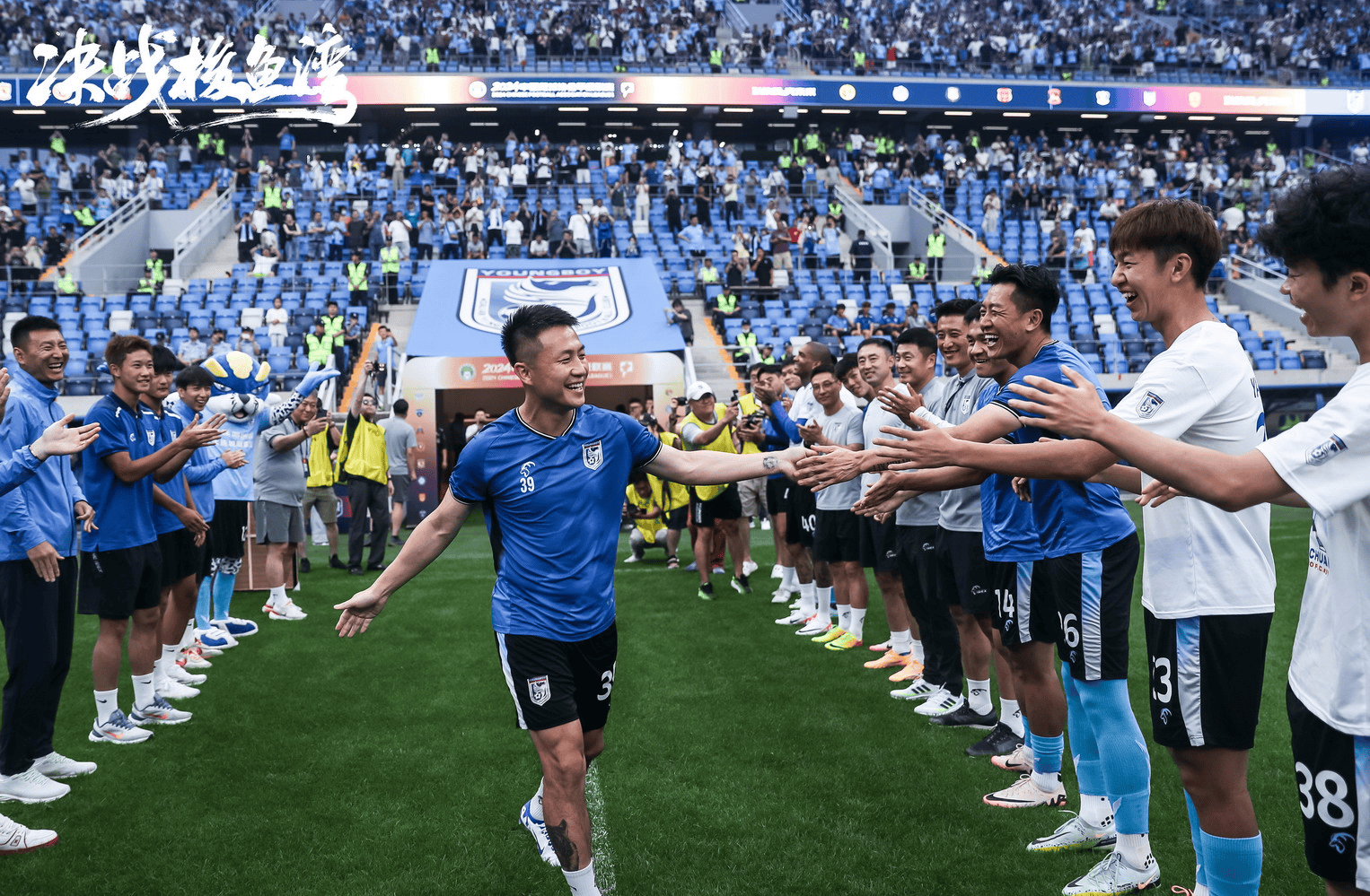 大连赛场:一场精彩对决掀起球迷热潮的简单介绍 大连赛场:一场精彩对决掀起球迷热潮的简单介绍