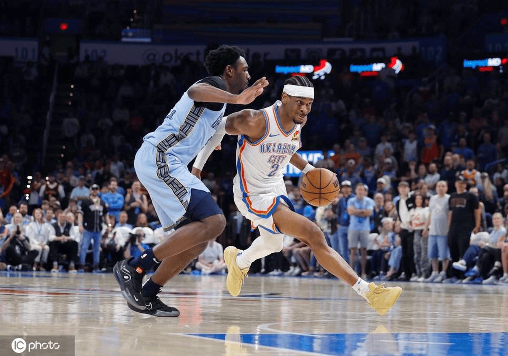 灰熊轻取广东队，范弗利特带队取胜