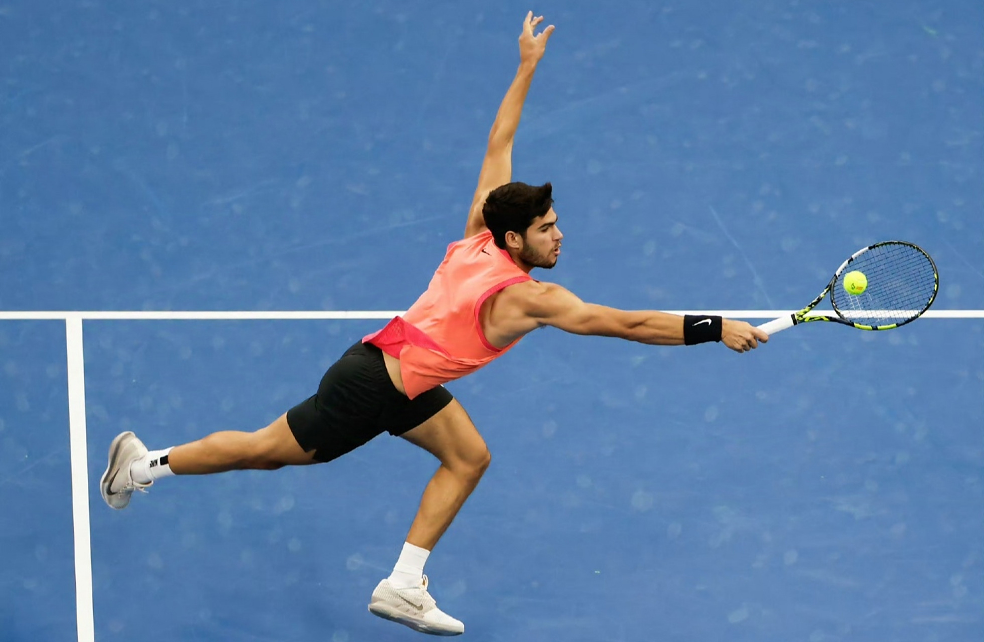 英国网球队逆转西班牙网球队，阿尔卡拉斯送出助攻的简单介绍