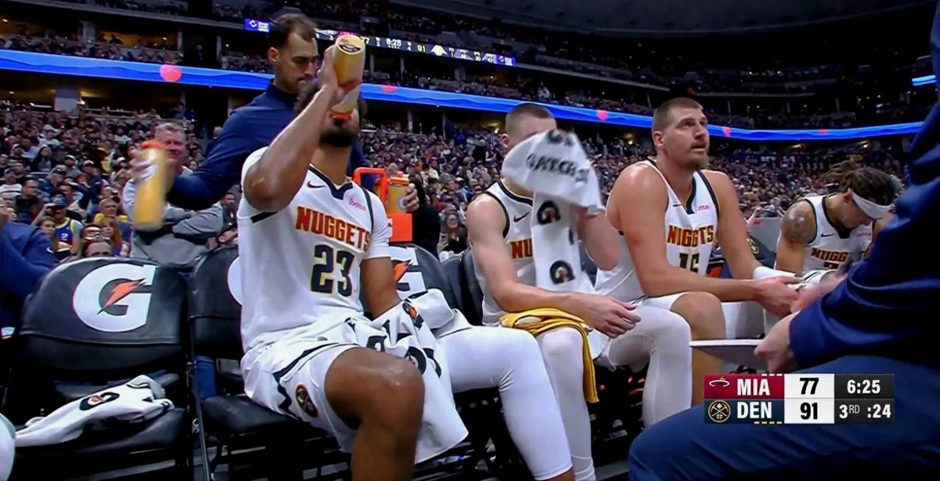 包含掘金轻取雷霆，阿德巴约爆发神勇的词条