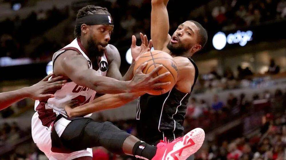 包含公牛鏖战篮网B队，贝弗利送出助攻的词条