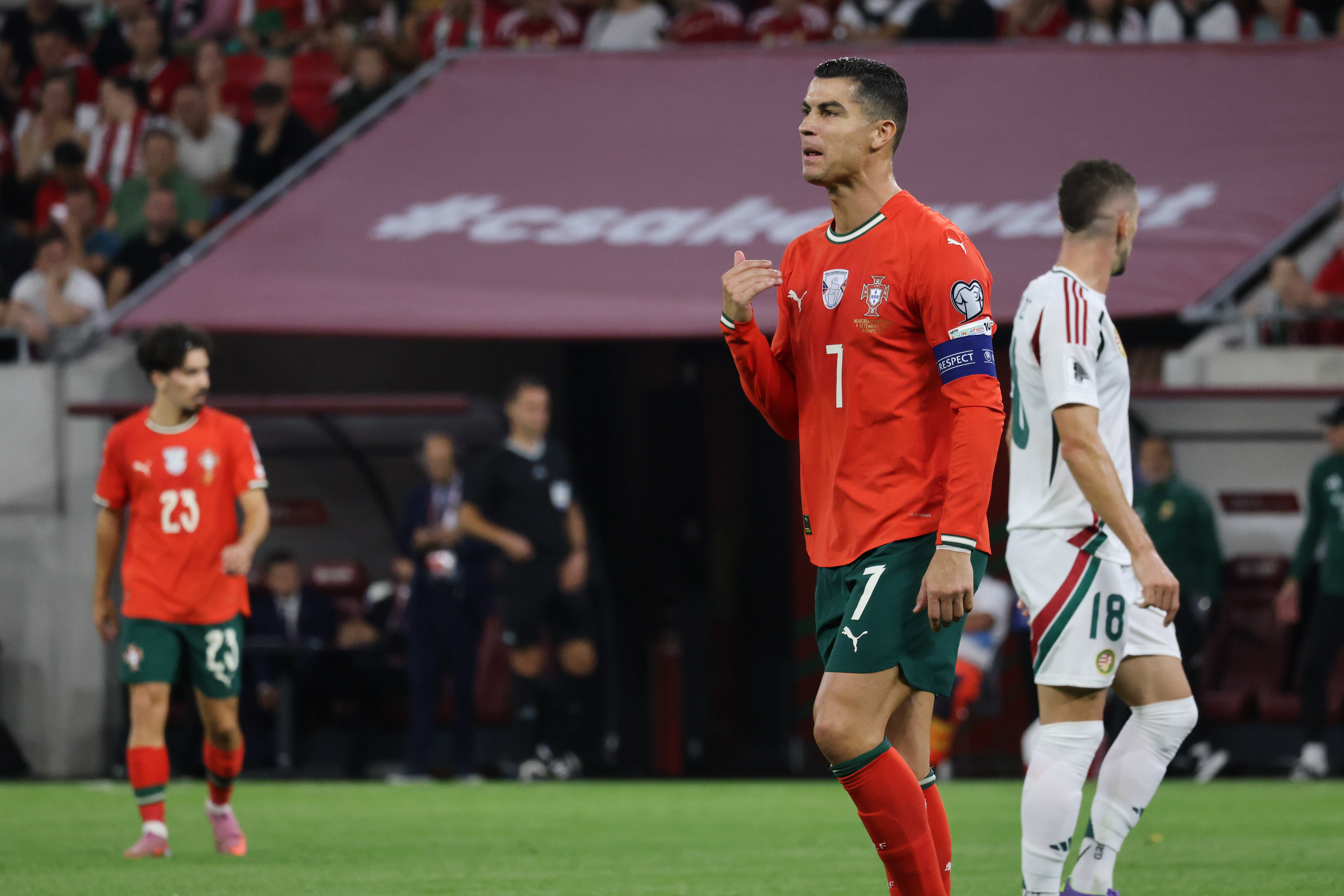 法国队鏖战葡萄牙队，奥恰洛夫关键制胜