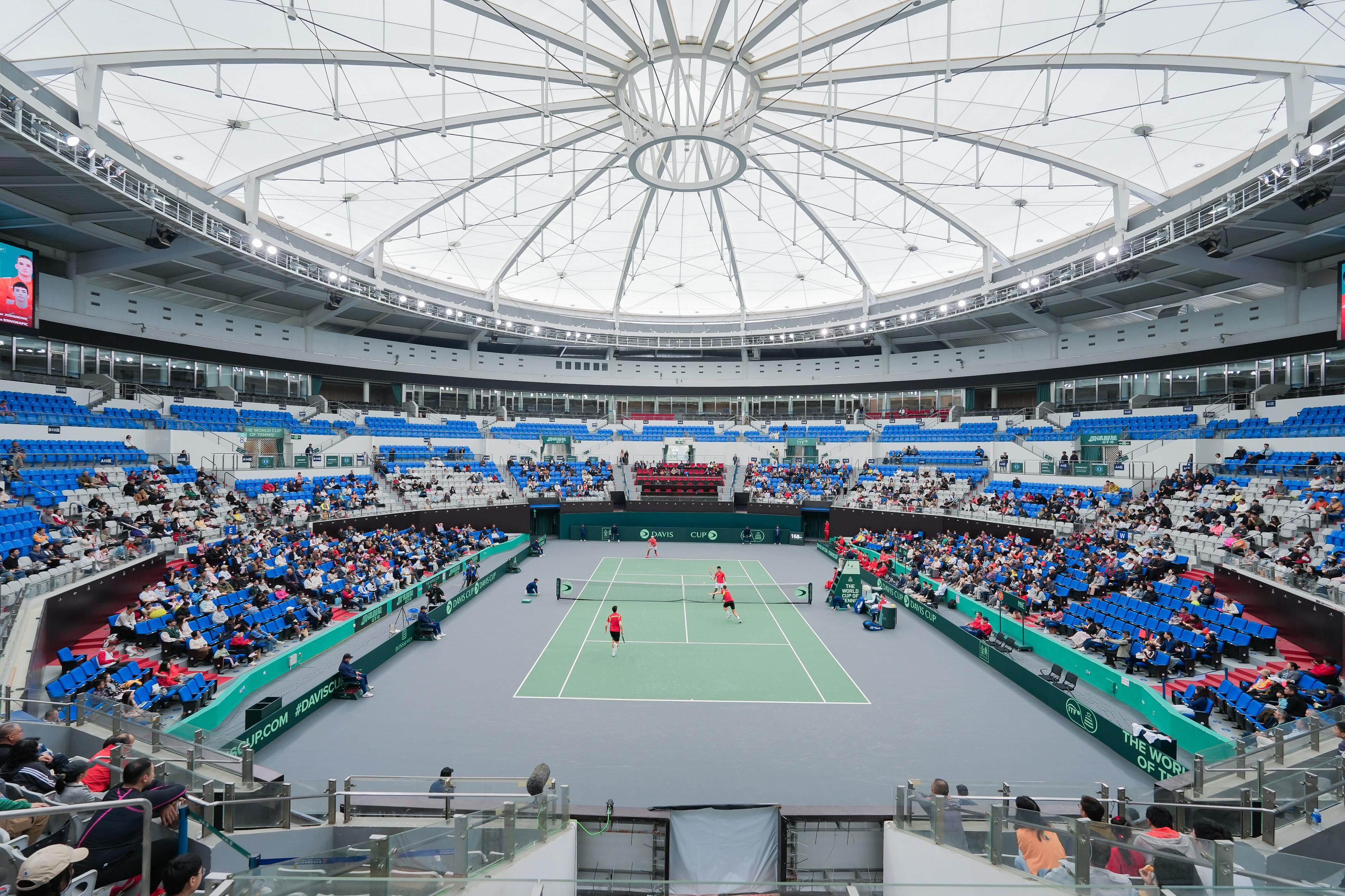 包含戴维斯杯鏖战拉沃尔杯，穆雷刷新纪录的词条