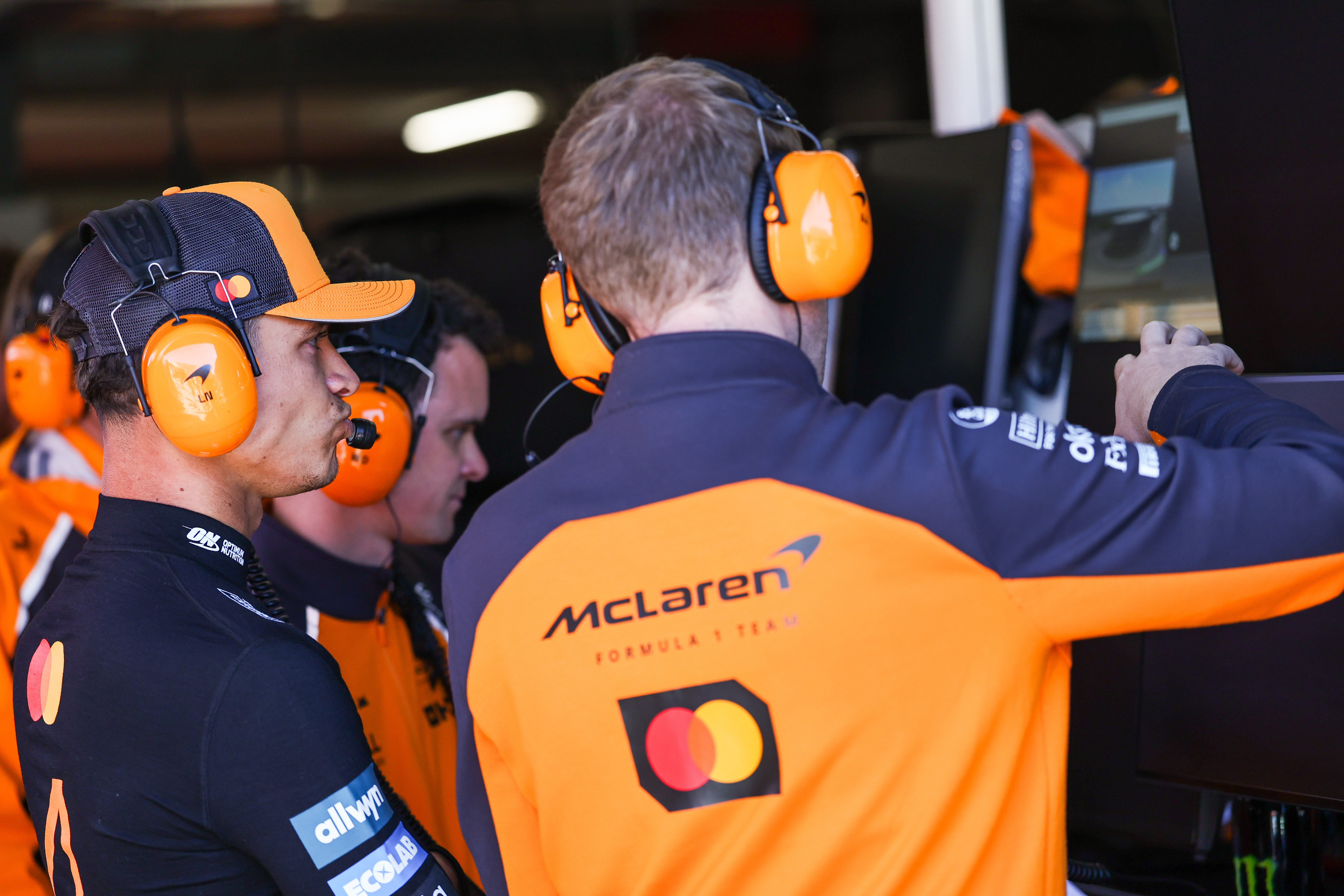 迈凯伦险胜梅赛德斯，皮亚斯特里关键制胜的简单介绍