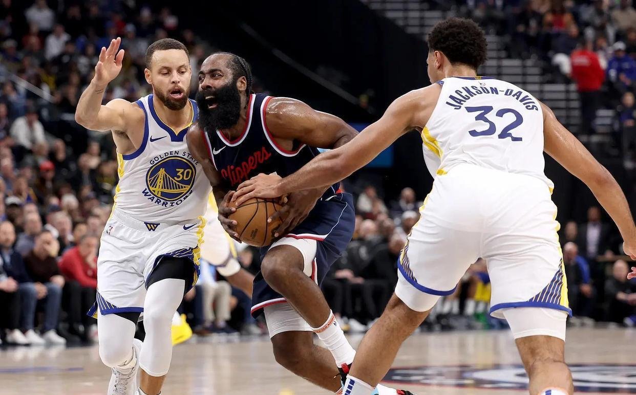 雄鹿险胜热火，哈登高光表现